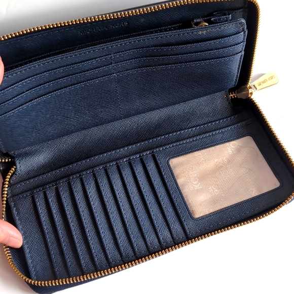 Michael Kors Jet Set Navy Blue Travel Zip Around Leather Wallet - Picture 8 of 15